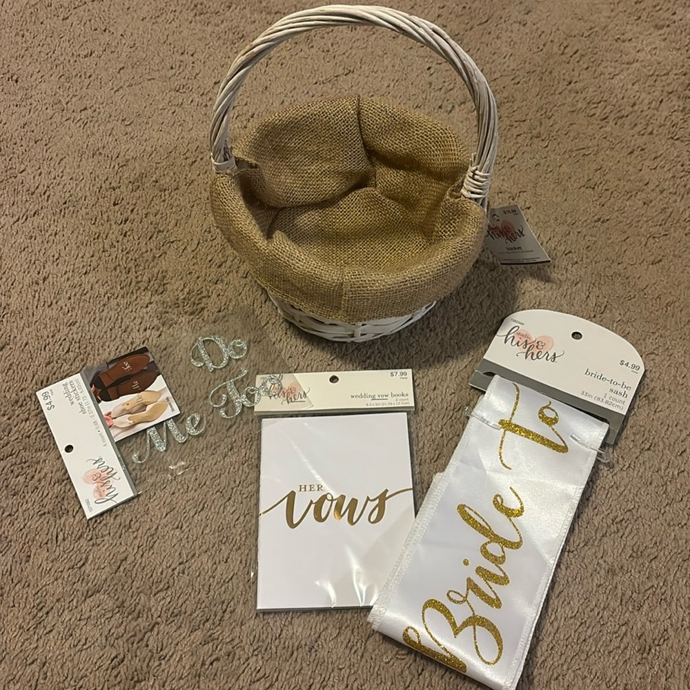 NWT Wedding accessories